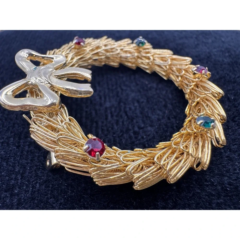 Gold Tone Christmas Wreath Brooch Red‎ Green Rhinestones Bow Pin